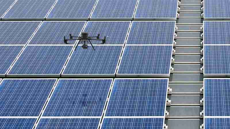 至成国际以无人机搭配IR Sensor热显像技术进行全方面模块健检，，，，有效降低人力成本并提升发电量