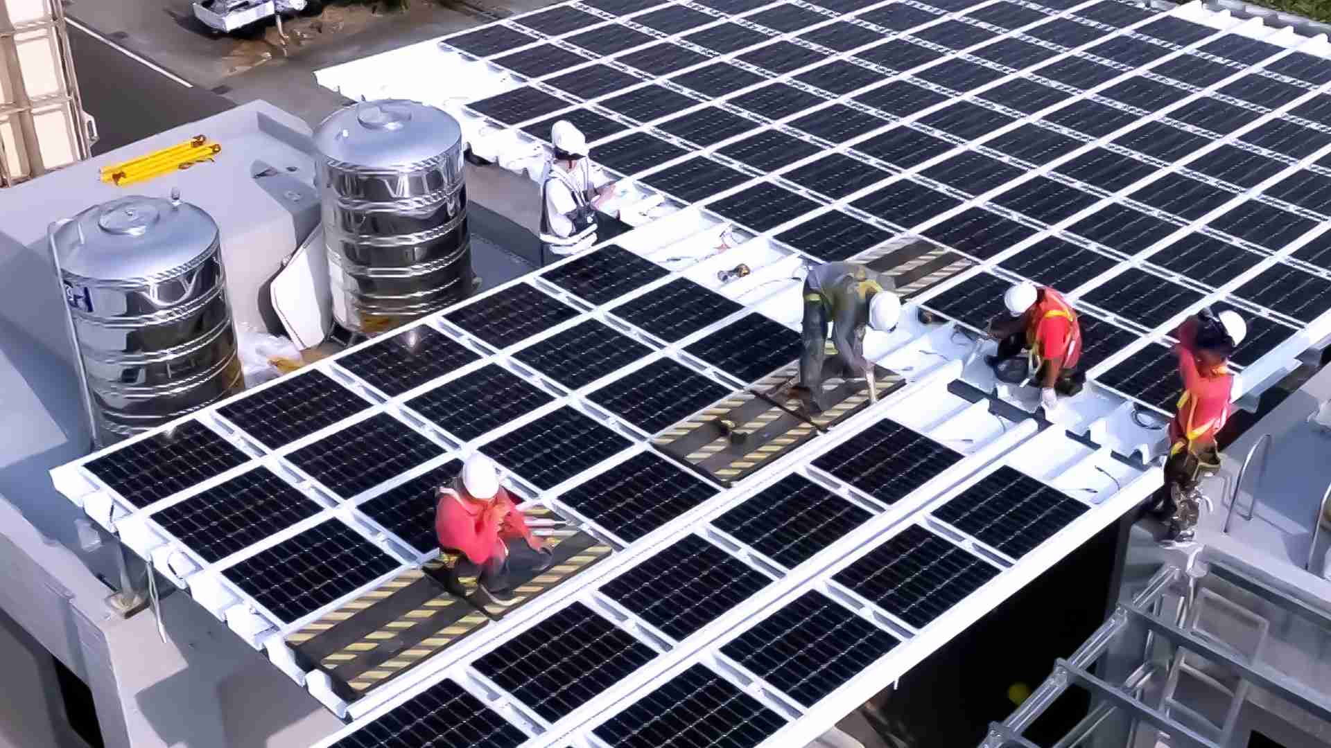 至成国际着力于替代能源之技术研发，，如光电浪板的相关制程、、、、设备与产品，，，其中所开发之光电整合型浪板，，，，减少传统金属支架安装，，，更提升耐候度，，，，可广泛运用于多元场域，，，并辅助建筑达到净零碳排目标