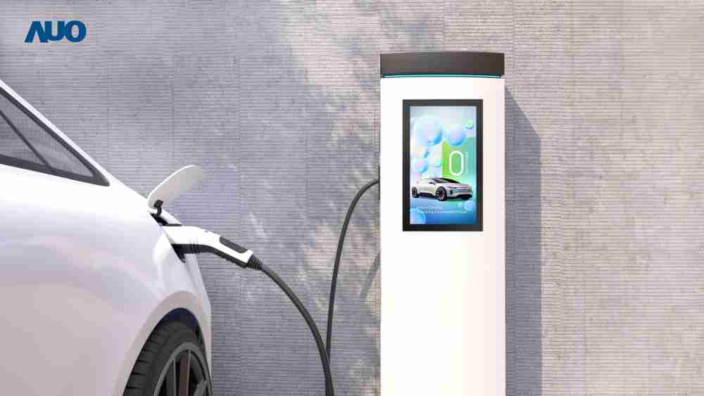 友達〝EVSE車用充電樁解決方案〞專為電動汽車充電樁設計，，具有高亮度、、克服戶外艱難環境的耐溫、、、、耐紫外線等特性，，，並搭載散熱性及擴充性強的高效能工業電腦，，可實現人機互動訴求，，，如資訊顯示、、、支付等應用