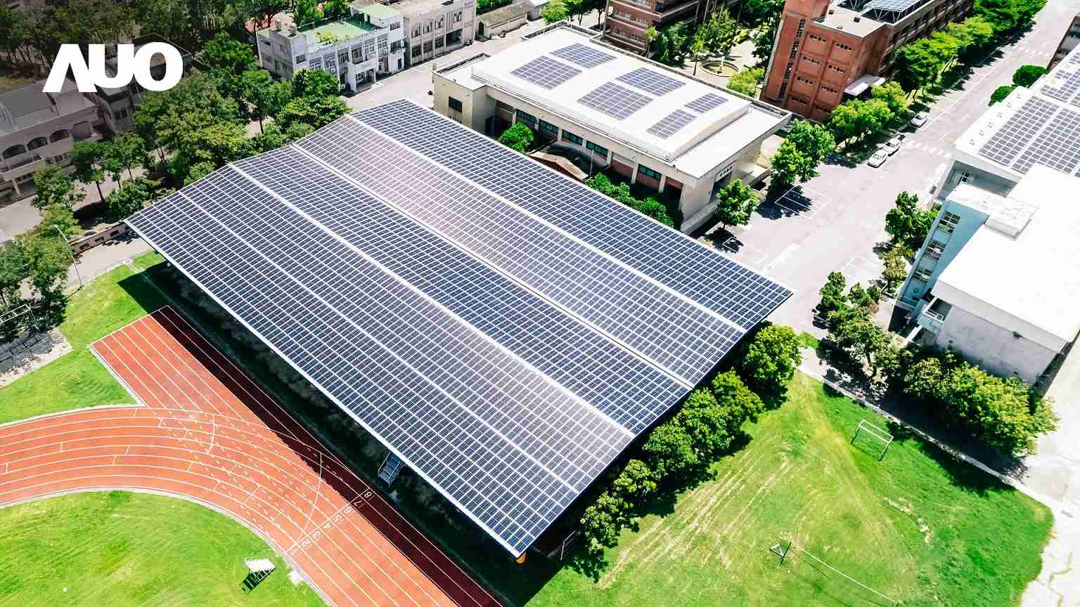 至成国际SunSteel光电整合型浪板具备快速安装、、轻量化优势，，，，可提升15%发电效能，，，通过国际IEC与台湾VPC认证安全、、、防漏、、、、耐候标准