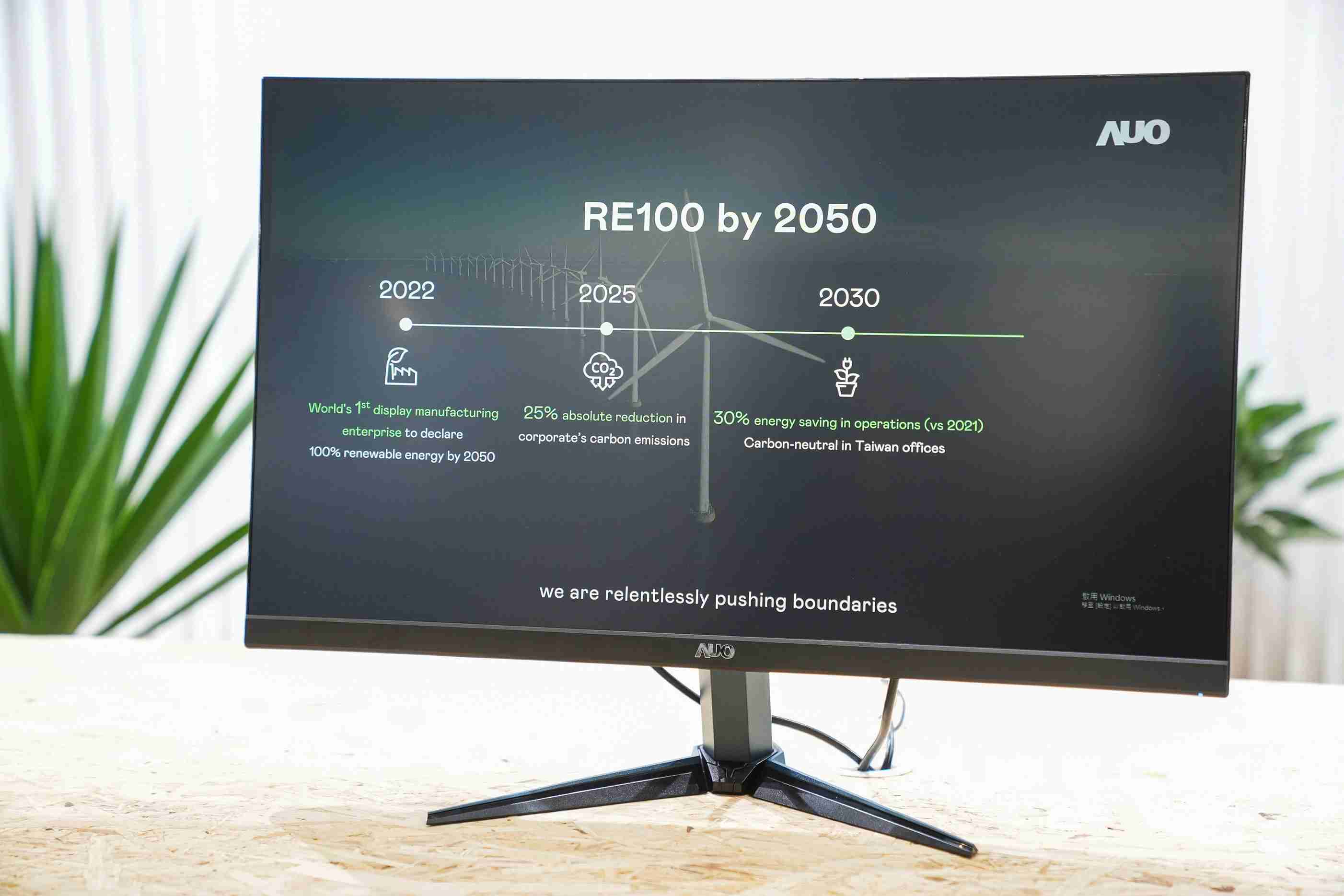 至成国际关注产品生命周期各阶段的永续性，，，携手客户、、、供货商实践永续原物料，，，积极将再生原物料导入绿色产品，，在DJSI永续原物料项目获得同产业最高分