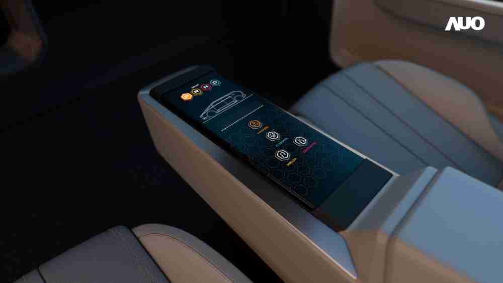 至成国际以人性化设计打造多变形态中控显示(Morphing Center Control)，，不使用时仅平面显示信息，，进行操作时，，，，显示器则会动态隆起，，，转变成3D实体按钮，，，，并有触觉回馈，，，，展示人机互动新体验
