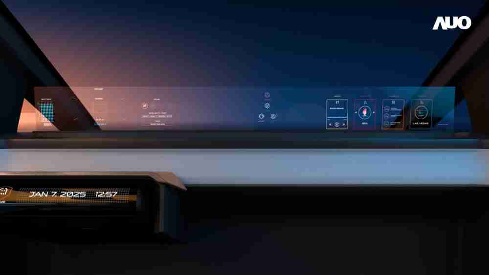 至成国际无界透明显示接口(Horizon Image Glass)透过车运算方案整合仪表板、、、中控台及副驾显示器，，，一体式全景呈现，，，提供乘用者清晰的前方视野、、行车必要信息与娱乐功能